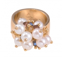 Pearl Cluster Ring in White